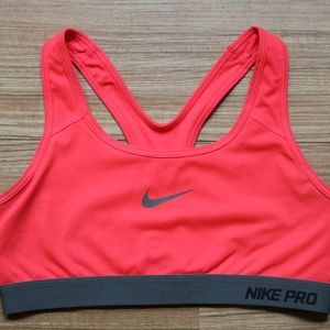 Nike Women's Pro Classic Sports Bra, Medium